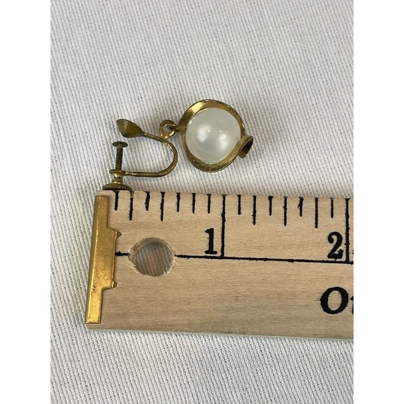 Vintage Gold Tone Pools of Light Drop Earrings Lucite Screw Back - Picture 6 of 6